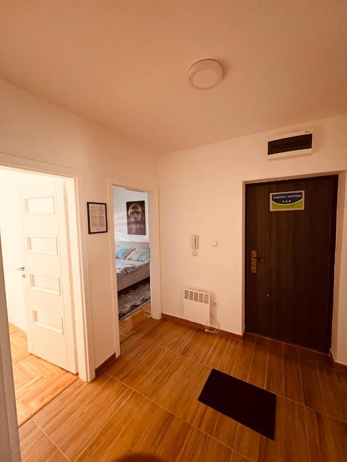Lux 05 Apartment